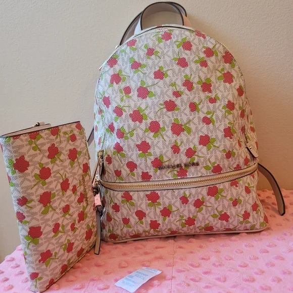 Michael Kors backpack and wallet - Picture 6 of 16